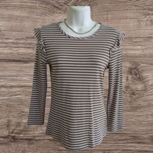 🐝 NWT-Lilla P Ruffle Trim Top